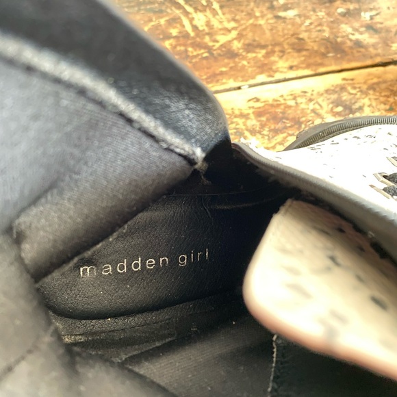 Snakeskin Look Chunky Boots - Picture 5 of 7